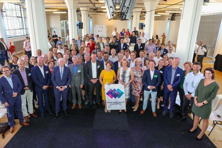 66 Parties Sign Agreement to Improve Labour Market South-Holland  